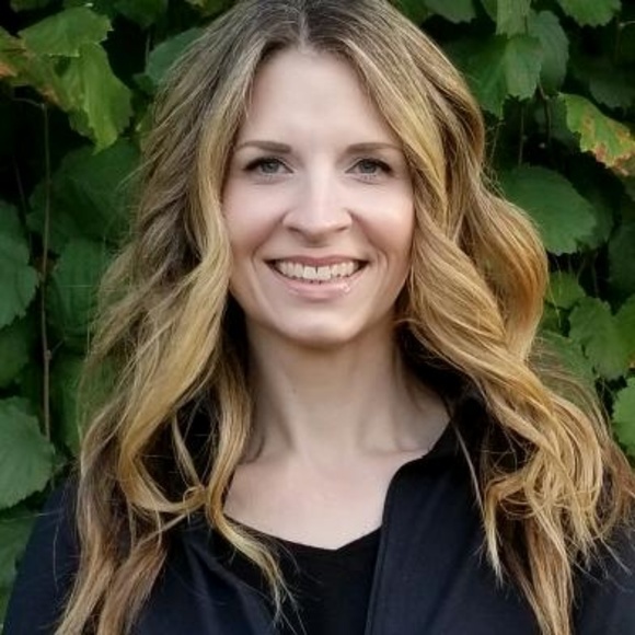 Meet your Posher, Aubrey - Picture 1 of 1